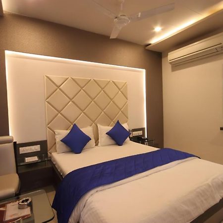Hotel Flair Inn Ахмедабад Экстерьер фото