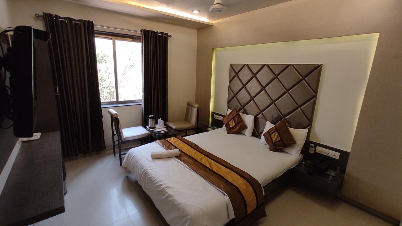 Hotel Flair Inn Ахмедабад Экстерьер фото