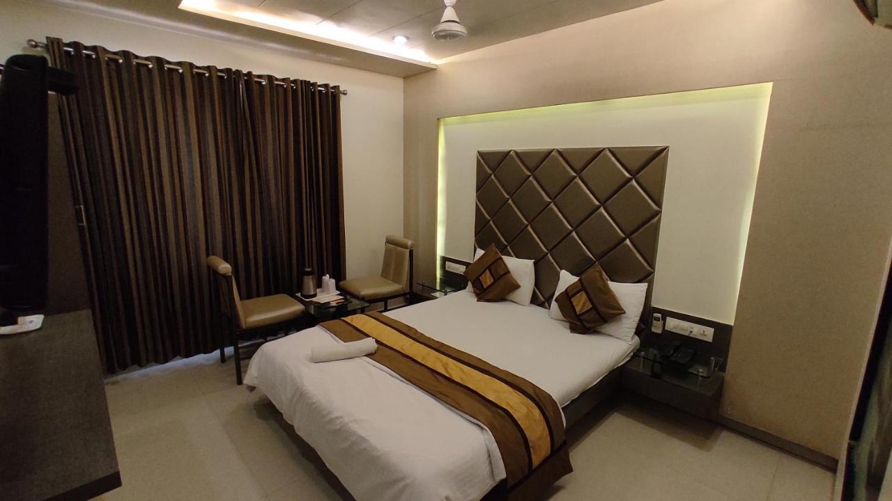 Hotel Flair Inn Ахмедабад Экстерьер фото