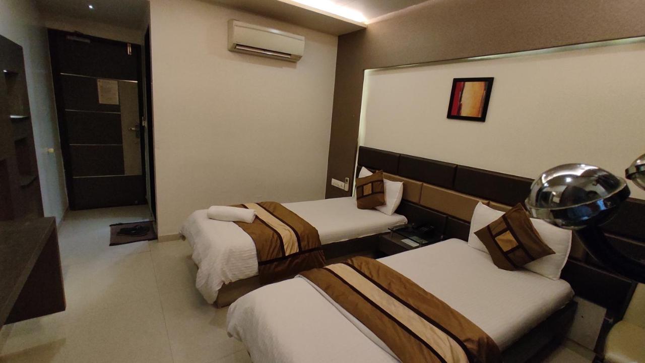 Hotel Flair Inn Ахмедабад Экстерьер фото