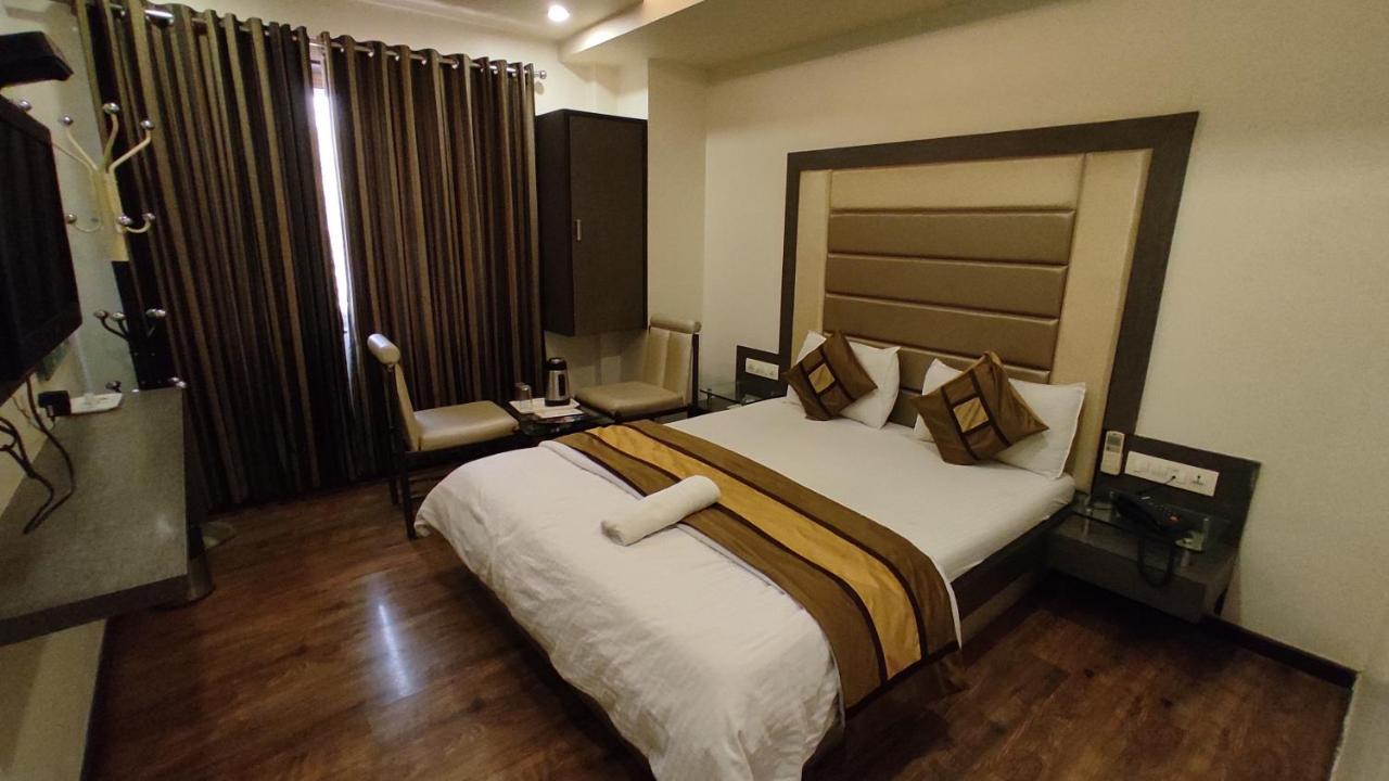 Hotel Flair Inn Ахмедабад Экстерьер фото