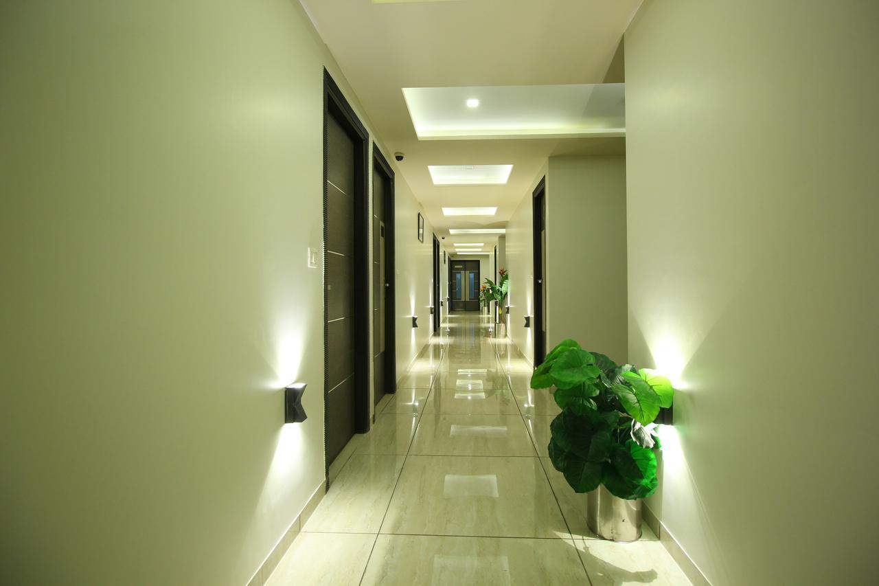 Hotel Flair Inn Ахмедабад Экстерьер фото