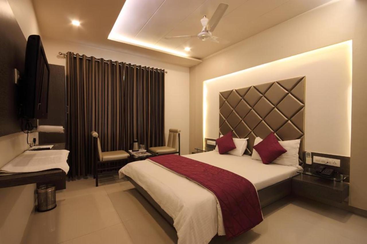 Hotel Flair Inn Ахмедабад Экстерьер фото