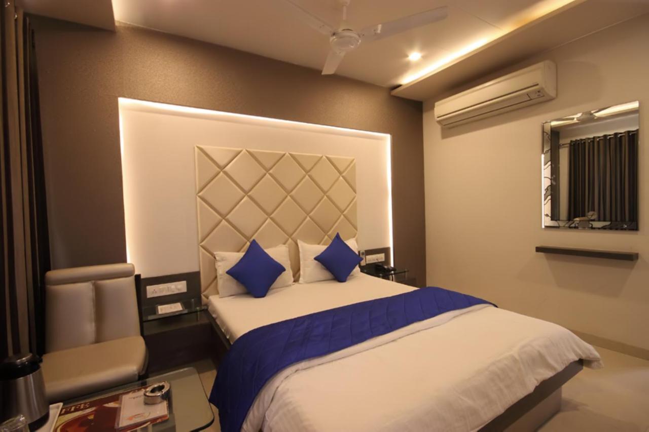 Hotel Flair Inn Ахмедабад Экстерьер фото