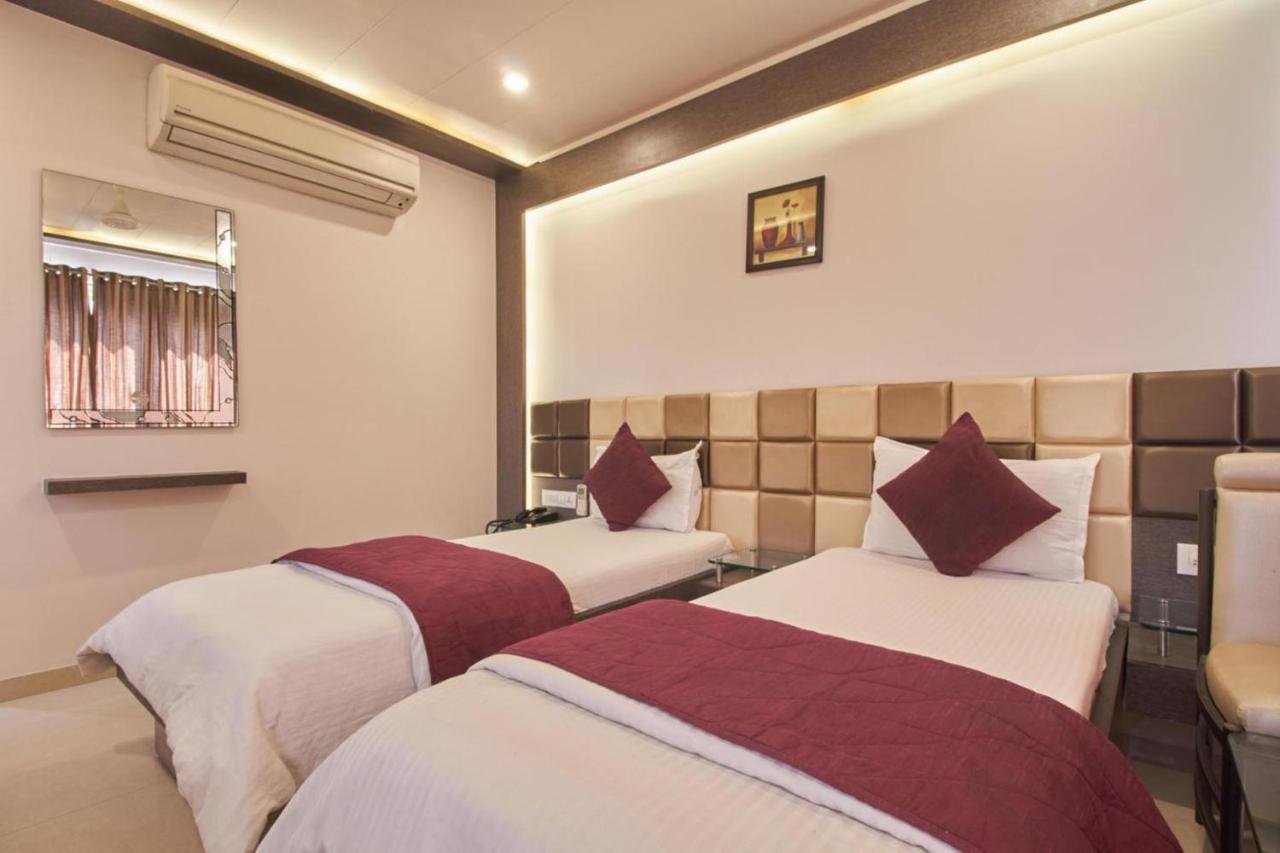 Hotel Flair Inn Ахмедабад Экстерьер фото