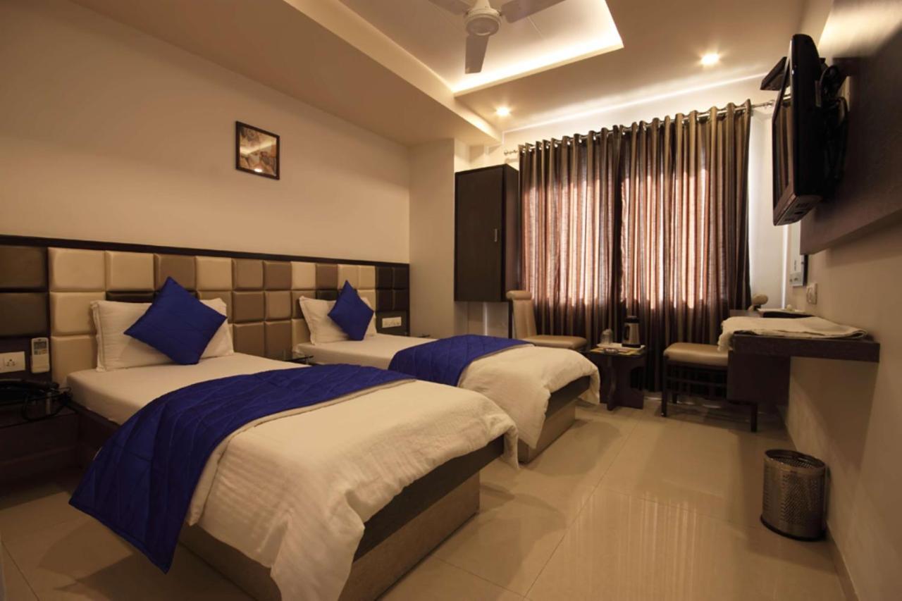 Hotel Flair Inn Ахмедабад Экстерьер фото