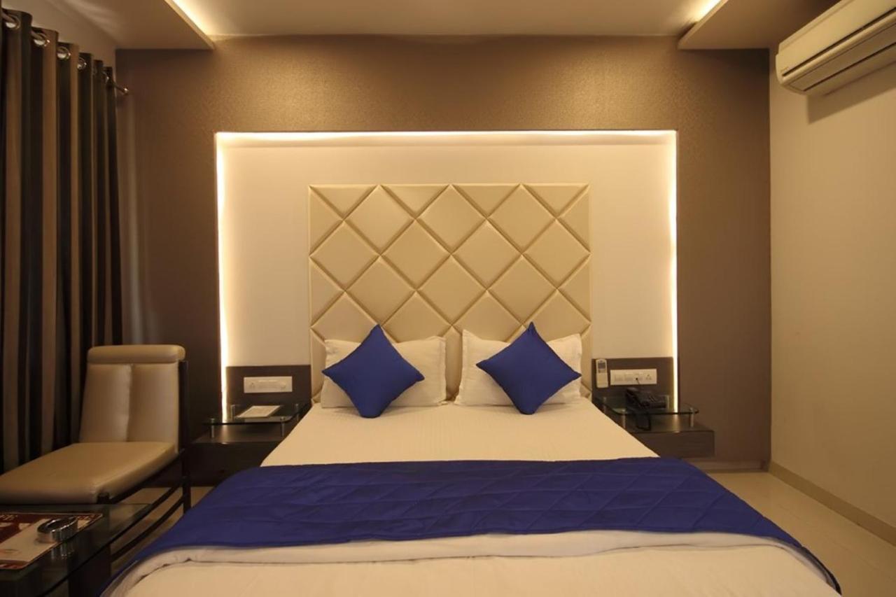 Hotel Flair Inn Ахмедабад Экстерьер фото